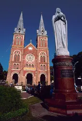 Cathédrale Notre-Dame à Hô Chi Minh-Ville (Vietnam) - crédits : Insight Guides