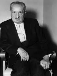 Martin Heidegger - crédits : G. Schütz/ AKG-images