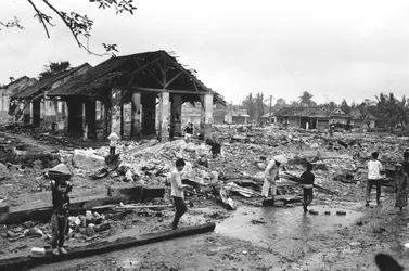 Retour de réfugiés à Huê au Vietnam, 1968 - crédits : Terry Fincher/ Express/ Getty Images