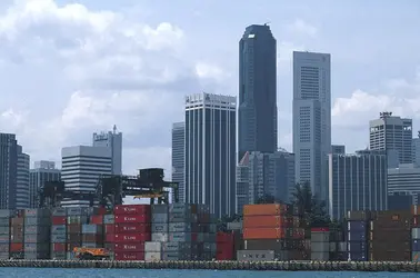 Port des containers à Singapour - crédits : Insight Guides
