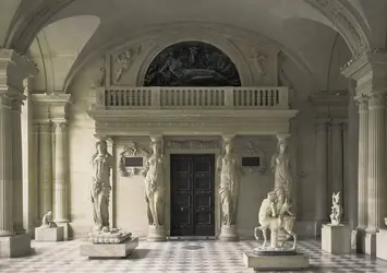 Salle des Caryatides du musée du Louvre - crédits : Erich Lessing/ AKG-images