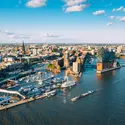 Port de Hambourg - crédits : Nikada/ Getty Images