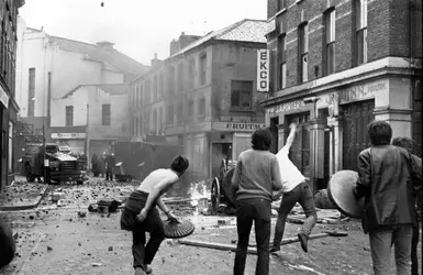 Affrontements dans le Bogside à Derry (12 août 1969) - crédits : Peter Ferraz/ Getty Images