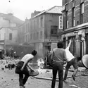 Affrontements dans le Bogside à Derry (12 août 1969) - crédits : Peter Ferraz/ Getty Images