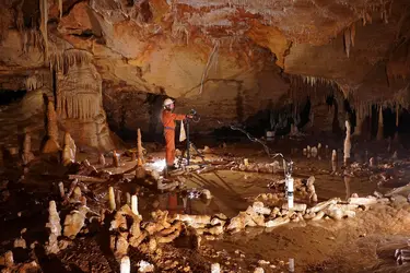 Grotte de Bruniquel : salle de la Structure - crédits : Etienne Fabre - SSAC