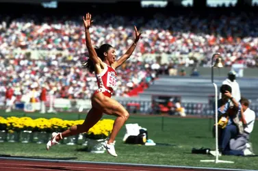 Florence Griffith-Joyner, gagnante du 100 mètres aux Jeux de Séoul, 1988 - crédits : Allsport UK / Allsport/ Getty Images