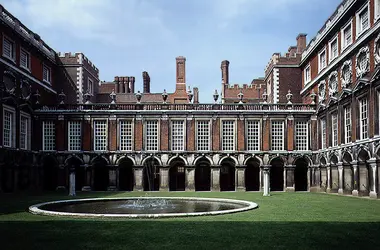 Hampton Court Palace - crédits : John Bethell/  Bridgeman Images 