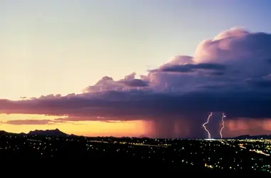 Cumulo-nimbus d'orage - crédits : Wild Horizons/ Universal Images Group/ Getty Images