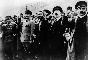 Staline et Trotski - crédits : Keystone/ Hulton Archive/ Getty Images
