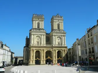 Auch : la cathédrale Sainte-Marie - crédits : Ruben Holthuijsen/ FlickR ; CC BY 2.0