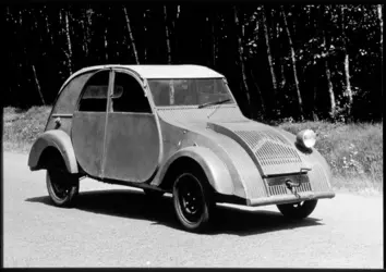 Un des prototypes de la Citroën 2CV - crédits : G. Guyot/ Fonds de Dotation Peugeot pour la mémoire de l'histoire industrielle