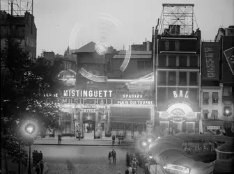 Le Moulin-Rouge - crédits : Fox Photos/ Hulton Archive/ Getty Images