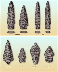 Pointes lancéolées à pédoncule et pointes rhomboïdales - crédits : Encyclopædia Universalis France