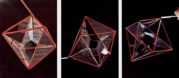 Trois des surfaces minimales limitées par un octaèdre - crédits : D.R.