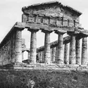 Ruines du temple de Cérès (temple d'Athéna) à Paestum (Italie) - crédits : Hulton Archive/ Getty Images