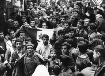 Fin de la guerre d’Algérie, 1962 - crédits : Keystone/ Hulton Archive/ Getty Images