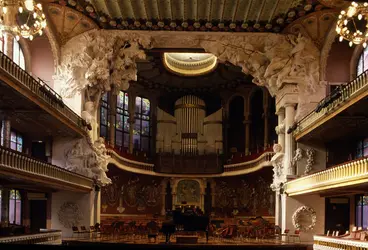 Grande salle de concert du palais de la Musique à Barcelone, L. Domènech i Montaner - crédits : Hilbich/ AKG-images