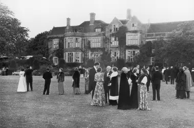 Entracte dans le parc de l'opéra de Glyndebourne - crédits : Felix Man/ Picture Post/ Getty Images