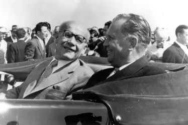 Wladyslaw Gomulka et Tito à Belgrade, 1957 - crédits : Keystone/ Hulton Archive/ Getty Images