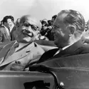 Wladyslaw Gomulka et Tito à Belgrade, 1957 - crédits : Keystone/ Hulton Archive/ Getty Images