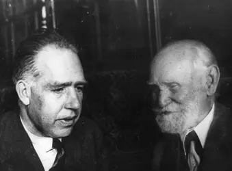 Niels Bohr et Ivan P. Pavlov - crédits : Yakov Khalip/ Slava Katamidze Collection/ Hulton Archive/ Getty Images