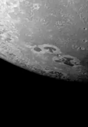Marques sombres de Triton - crédits : Courtesy NASA / Jet Propulsion Laboratory
