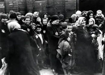 Arrivée de Juifs hongrois à Auschwitz, juin 1944 - crédits :  Galerie Bilderwelt/ Getty Images