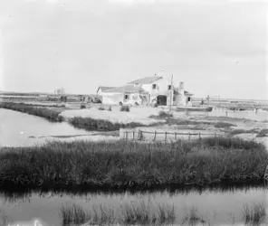 Une ferme dans les marais pontins &nbsp;(Italie, au sud de Rome) - crédits : E. Brumpt