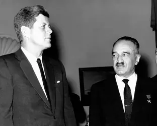Anastassi Ivanovitch Mikoyan et John F. Kennedy, 1962 - crédits : Keystone-France\Gamma-Rapho/ Getty Images