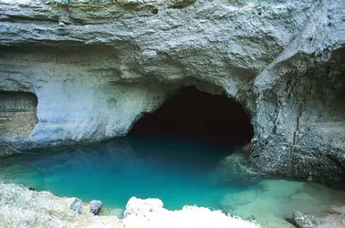 Source de la Sorgue, Fontaine de Vaucluse - crédits : I. Alastruey/ Author´s Images/ Age Fotostock