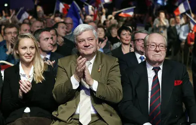 Marion Maréchal-Le Pen, Bruno Gollnisch et Jean-Marie Le Pen, 2013 - crédits : Chesnot/ Getty Images