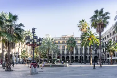 Barcelone: Plaza Reial - crédits : ilolab/ shutterstock.com