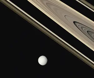 Téthys et les anneaux de Saturne - crédits : Space Science Institute/ JPL/ NASA