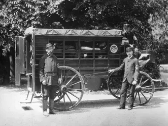 Ambulance hippomobile, XIX<sup>e</sup> siècle - crédits :  Hulton Archive/ Getty Images
