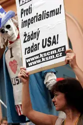 Manifestation à Prague contre le bouclier antimissiles américain, 2007 - crédits : Kurt Vinion/ Getty images News/ AFP