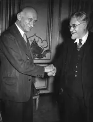 Robert Schuman et Paul Ramadier - crédits : Keystone/ Hulton Archive/ Getty Images