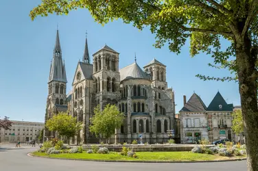 Châlons-en-Champagne : la collégiale Notre-Dame-en-Vaux - crédits : Stefan Rotter/ Shutterstock.com