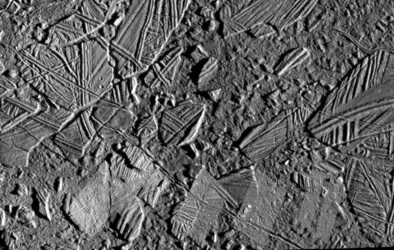 Europe: la surface, 2 - crédits : JPL/ NASA