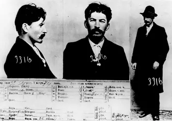 Staline fiché - crédits : Hulton Archive/ Getty Images