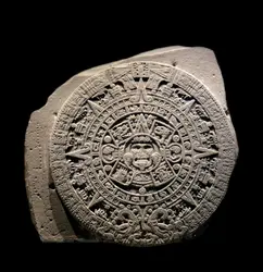 Calendrier aztèque - crédits : Universal History Archive/ Universal Images Group/ Getty Images