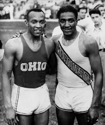 Jesse Owens et Ralph Metcalfe - crédits : Keystone/ Getty Images