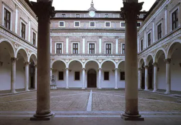 Palais ducal, Urbino - crédits :  Bridgeman Images 