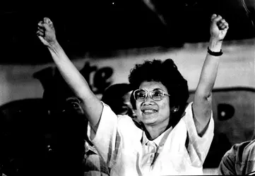 Cory Aquino après son élection, en 1986 - crédits : Peter Kevin Solness/ Fairfax Media Archive/ Getty Images