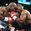 Evander Holyfield contre Mike Tyson - crédits : Focus on Sport/ Getty Images