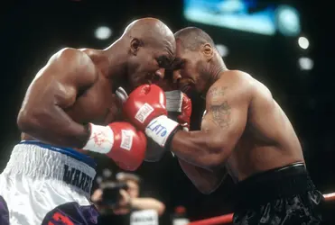 Evander Holyfield contre Mike Tyson - crédits : Focus on Sport/ Getty Images