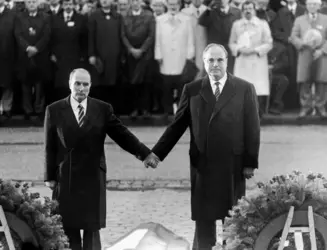 François Mitterrand et Helmut Kohl, 1984 - crédits : Ullstein Bild/ AKG-images