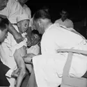 Scène de circoncision - crédits : Imka/ Hulton Archive/ Getty Images