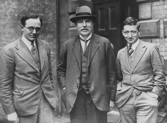 Ernest Walton, lord Rutherford et Douglas Cockcroft - crédits :  Central Press/ Getty Images