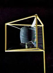 Bulle piégée dans une cage ayant la forme d'un prisme triangulaire - crédits : D.R.