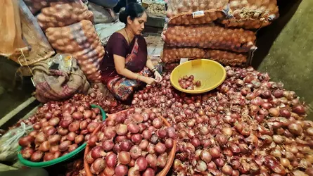 Commerce d’oignons à Thane (Maharashtra, Inde) - crédits : Praful Gangurde/ Hindustan Times/ Getty Images